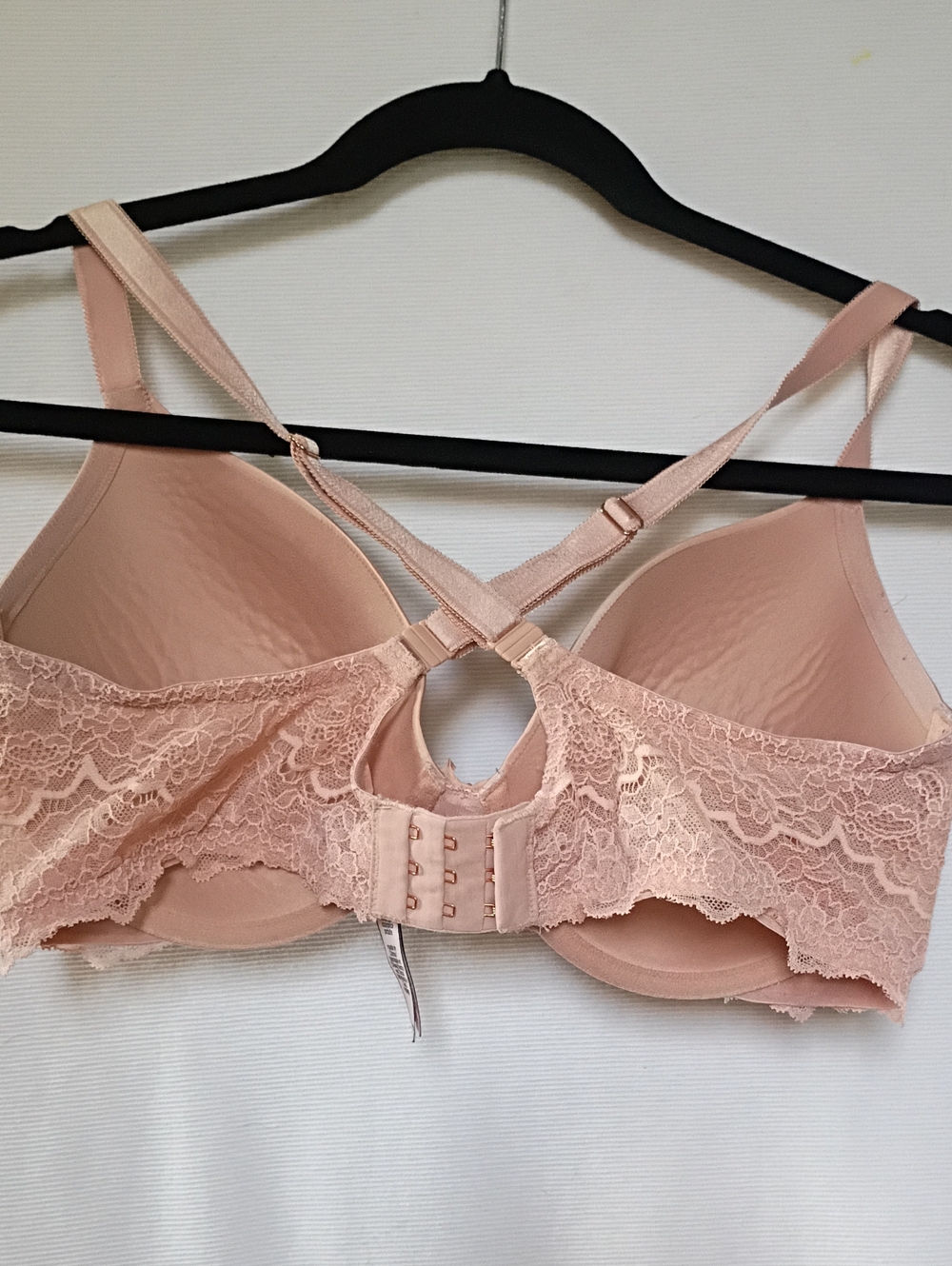 Victoria's Secret Nude Molded T-Shirt Bra with Lace Sides - Picture 6 of 7